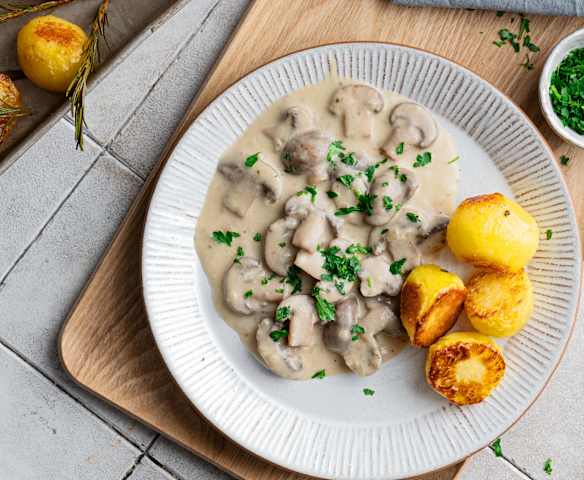 Creamy mushrooms with crispy roast potatoes