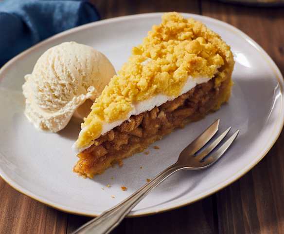 Apfelkuchen mit Baiser und Streuseln (Jabłecznik)