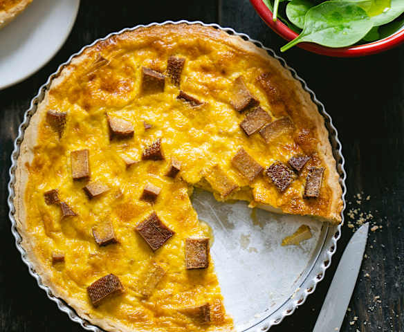 Quiche lorraine au tofu fumé