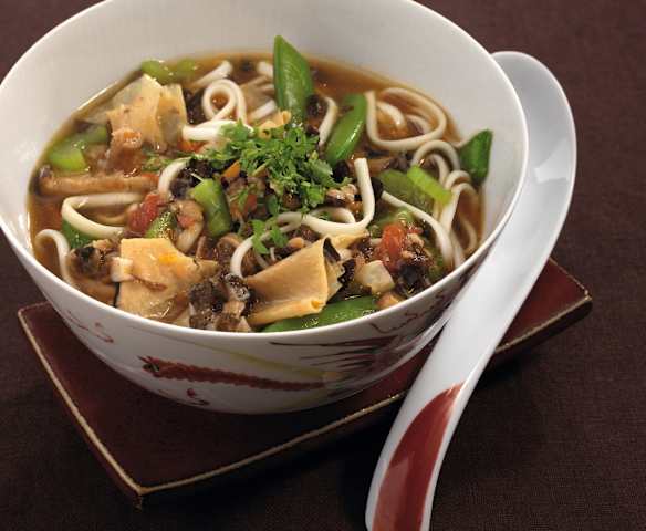 Chinesische Gemüsenudeln