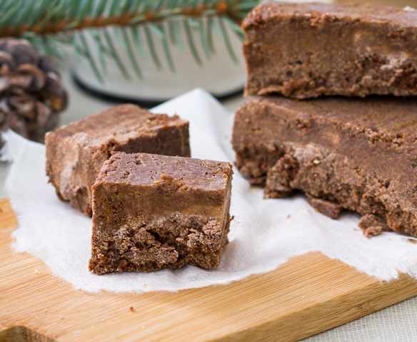 Turrón de bizcocho de chocolate y dulce de leche