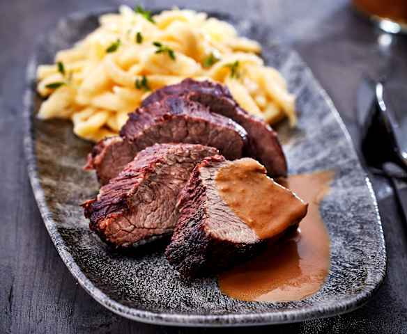 Sauerbraten mit Spätzle Sauerbraten mit Spätzle