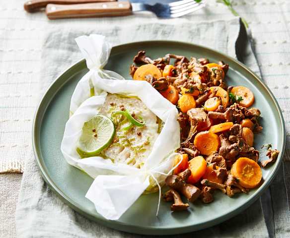 Poisson vapeur, poêlée de chanterelles et carottes au beurre persillé