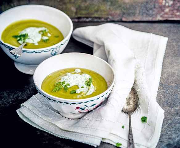 Velouté de pois cassés, crème au citron confit