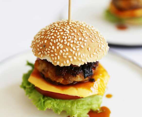 蘑菇芝士黑松露汉堡