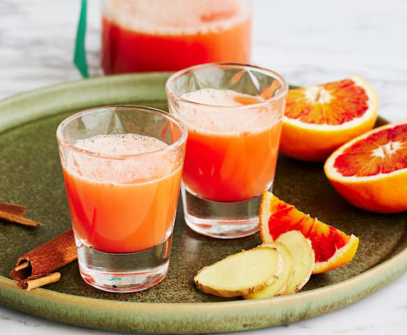 Blutorangen-Shot mit Ingwer Blutorangen-Shot mit Ingwer