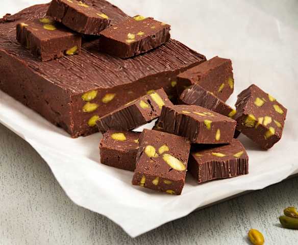 Fudge al cioccolato con pistacchi
