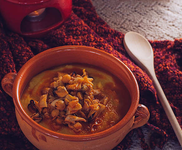 Polenta con zuppetta di pesce e ceci