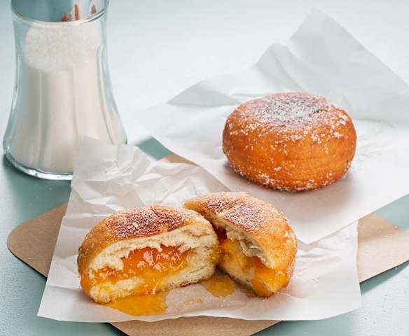 Berlinesas rellenas de mermelada de melocotón