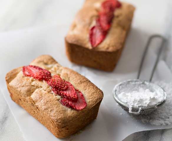 Banana berry mini loaves