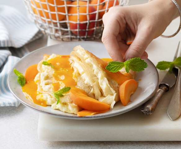 Crêpes con salsa de albaricoques y menta