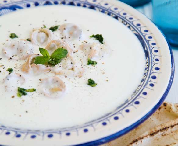 Yoghurt soup with meat dumplings (Shish barak)