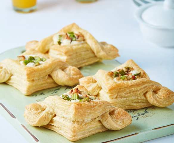 Canastas de queso y espárragos