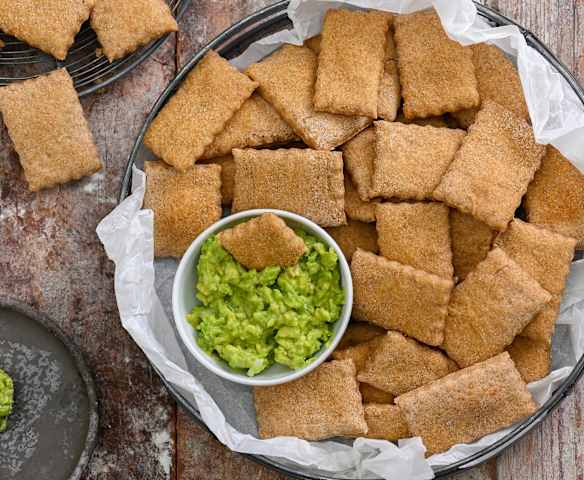 Crackers au blé complet et crème d'avocat