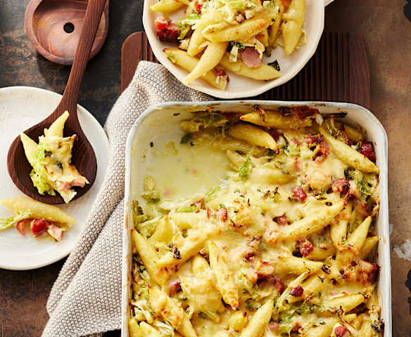 Schupfnudelgratin mit Wirsing und Kabanossi