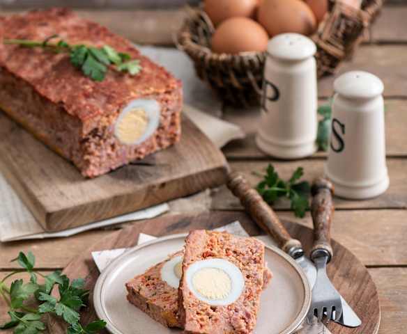 Klops z papryką i jajkiem