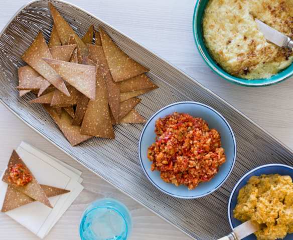 Chia- und Quinoa-Tortillas mit dreierlei Dips