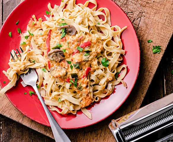 Fettuccine aux légumes, sauce coco-curry