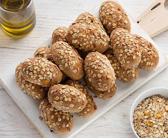 Panecillos integrales con nueces y muesli