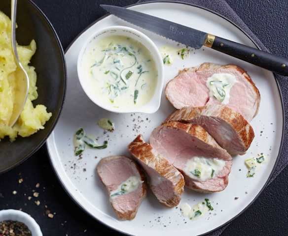 Filet mignon de veau à l'estragon, écrasé de pomme de terre à l'huile d'olive