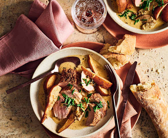 Porc aux poires (Pork with green peppercorns and pears)