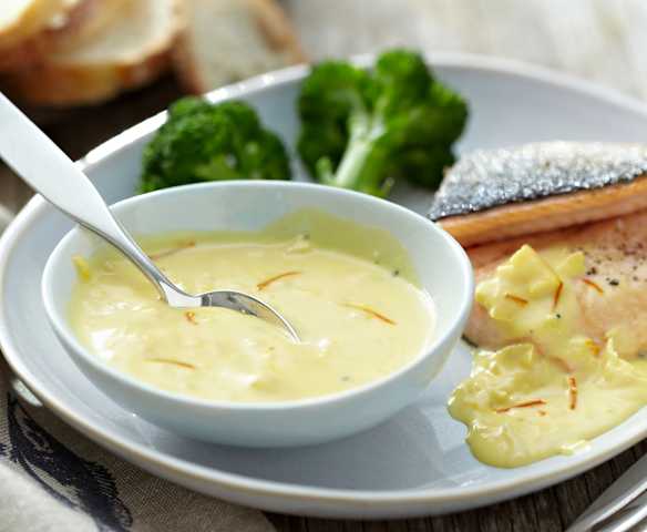 Safran-Butter-Sauce zu Fisch