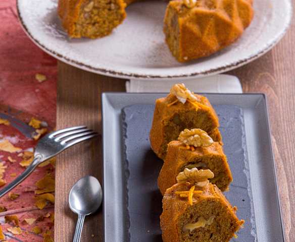 Ciambella all'arancia e noci (senza lattosio)