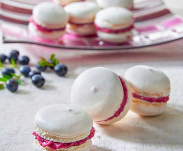 Baci di meringa ai mirtilli