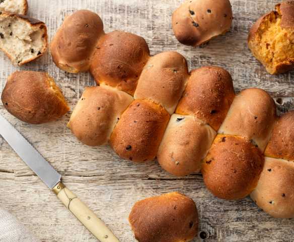 Sun-dried Tomato Tear and Share Bread Sun-dried Tomato Tear and Share Bread