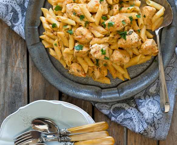Romige pasta met kip en zongedroogde tomaten Romige pasta met kip en zongedroogde tomaten