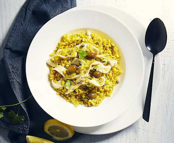 Fettine saporite di tacchino con orzo allo zafferano Fettine saporite di tacchino con orzo allo zafferano