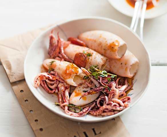 Encornets sautés à l'ail et au chorizo