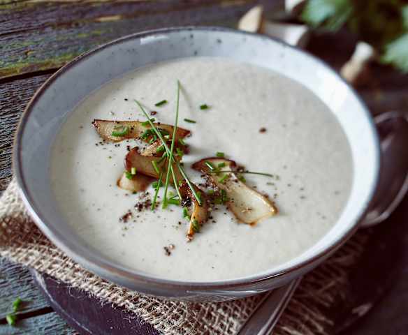 Selleriecremesuppe mit Kräuterseitlingen