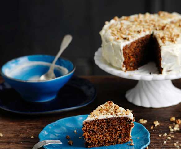 Bolo de noz, cenoura e canela