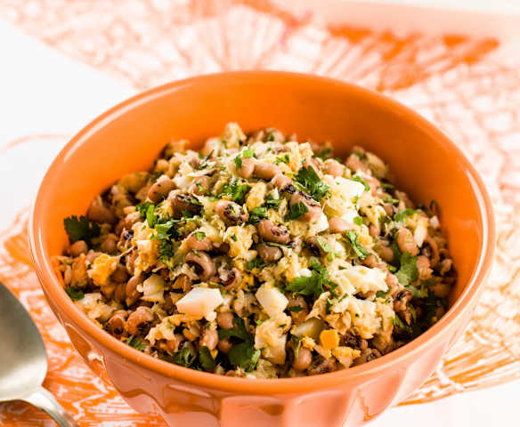 Salada de feijão-frade e bacalhau