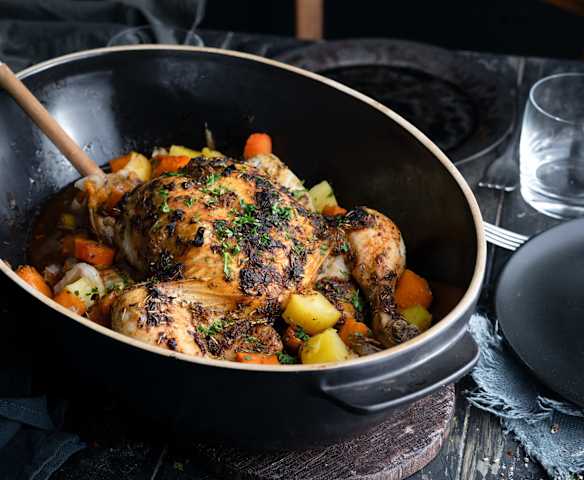 Gebratenes Huhn mit Gemüse Gebratenes Huhn mit Gemüse