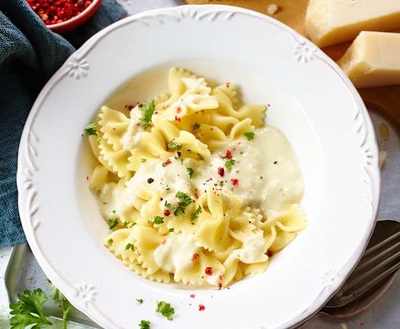 Farfalle mit Vier-Käse-Sauce