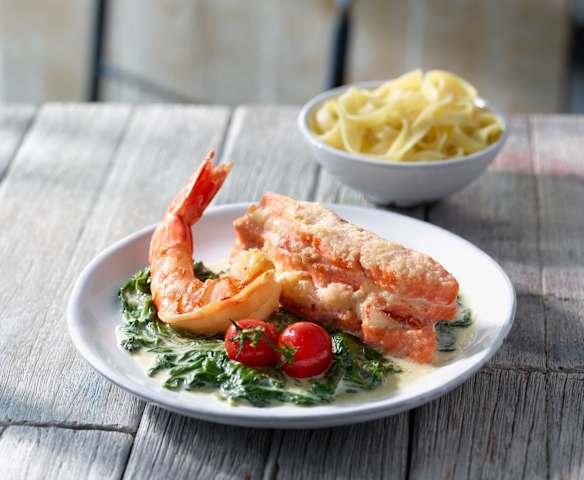 Lachs-Garnelen-Lasagne an Spinatrahm (Dänemark)