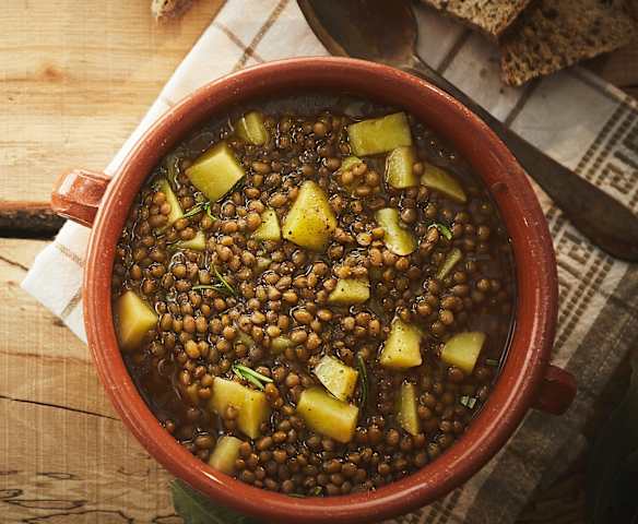 Minestrone di lenticchie e patate Minestrone di lenticchie e patate