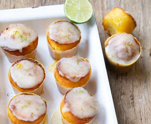 Petits cakes à l’orange, glaçage citron vert