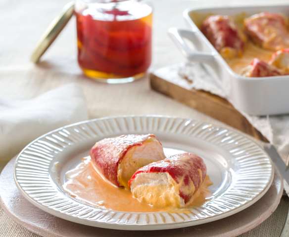 Pimientos del piquillo rellenos de atún y queso