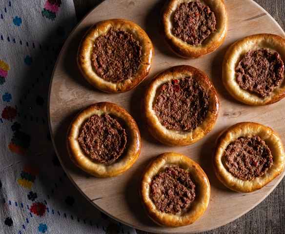 Cantık (Fladenbrote mit Hackfleisch)