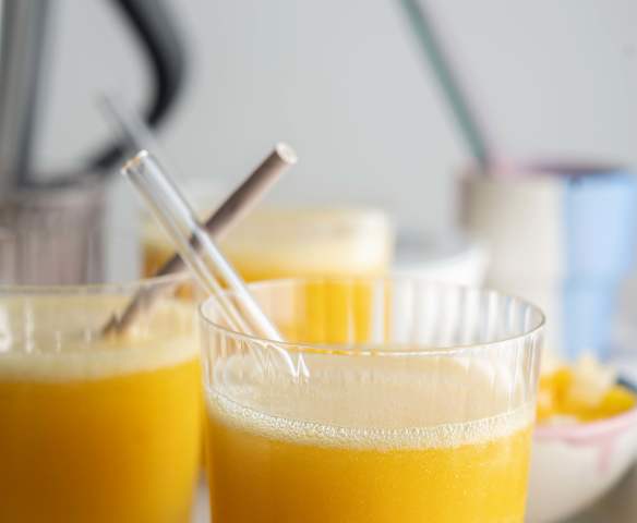 Succo mango, pesca e ananas