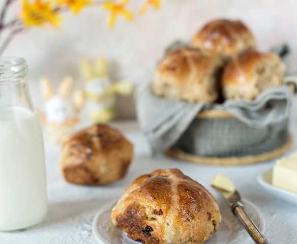 Bułeczki z krzyżykiem (Hot Cross Buns)