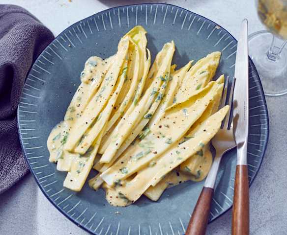 Chicoréesalat mit Süßkartoffel-Bärlauch-Dressing