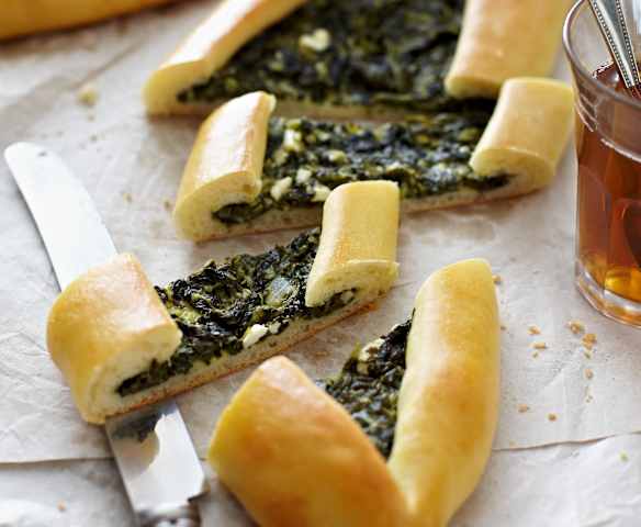 Pide mit Spinatfüllung Pide mit Spinatfüllung