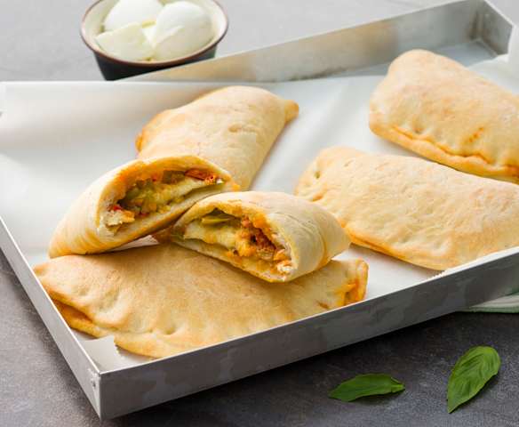 Calzone con pimientos y chorizo