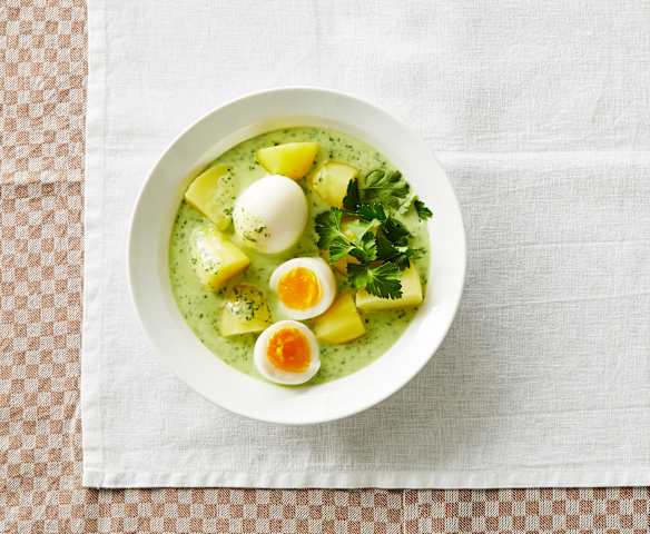 Eier in Petersiliensauce