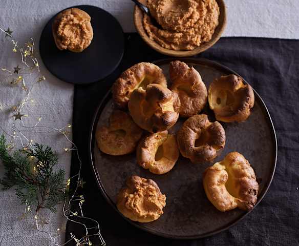 Yorkshire puddings com recheio de atum e pickles da Susana Maridalho