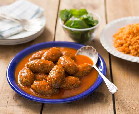 Albóndigas con arroz de tomate (Soutzoukakia)